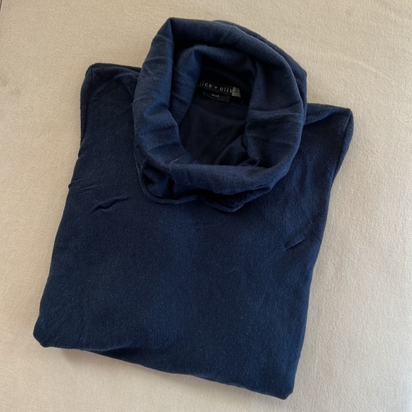 Alice + Olivia Light Sweater - Navy - Picture 3 of 11